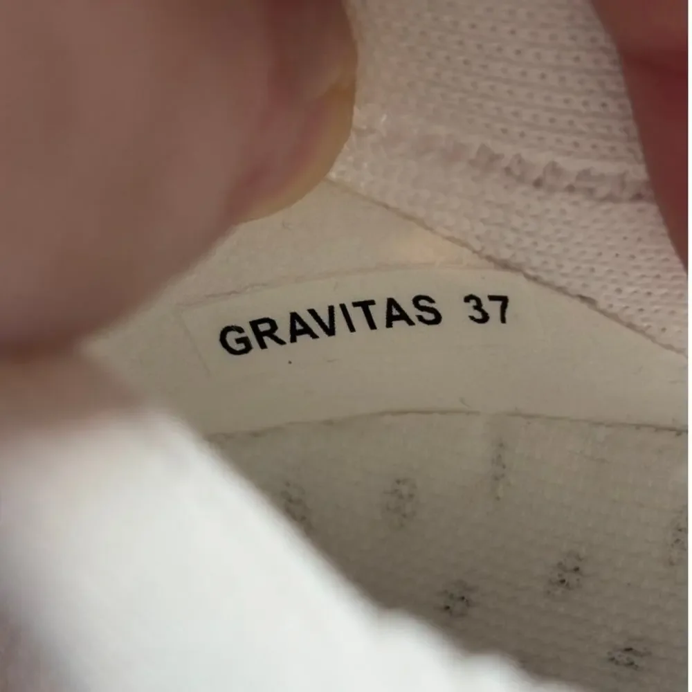Bernie Mev NWT Size 6 (EU 37) Gravitas Vegan Slip-On Memory Foam Sneakers White